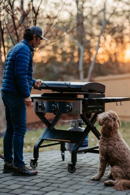 The HALO ELITE3B Griddle is a must-have addition to your outdoor cooking space! 🍳 From perfectly seared steaks to fluffy pancakes, the versatile cooking surface offers endless possibilities. Plus, it's easy to clean and provides even heat distribution for delicious results every time. 🙌 *Puppy = 'Awe' response* 
#halogriddles  #outdoorkitchen #griddlecooking #deliciousresults